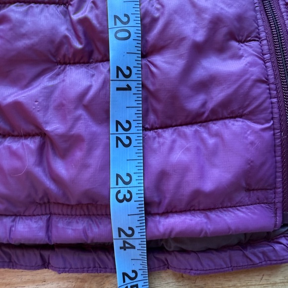 Patagonia Women's Plum Micro Puff Hoody - Picture 6 of 9